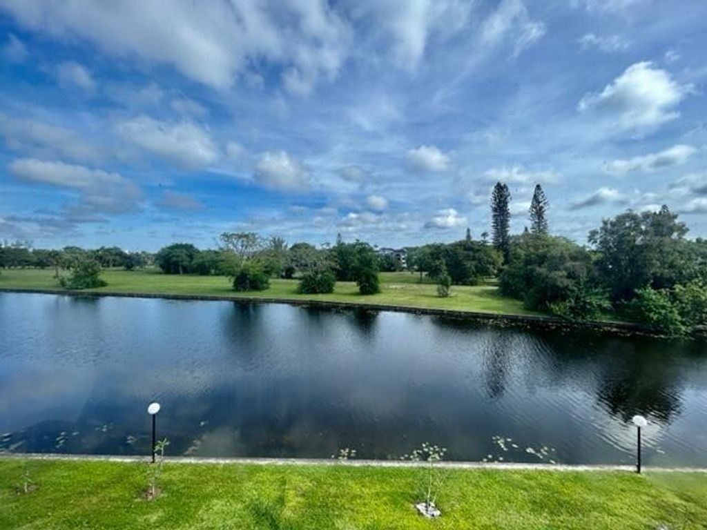 3601 Inverrary Drive 306, Lauderhill, FL 33319