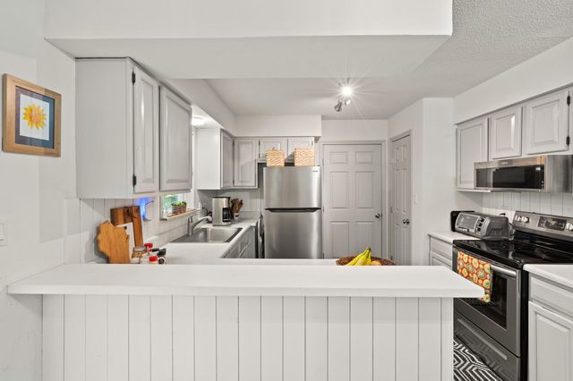 1804 N SOUTHEAST TRAILS, Columbia, MO 65202