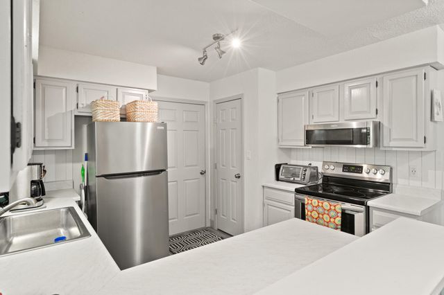 1804 N SOUTHEAST TRAILS, Columbia, MO 65202