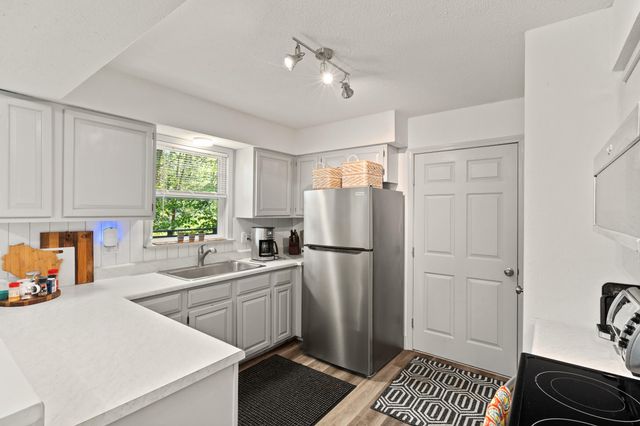 1804 N SOUTHEAST TRAILS, Columbia, MO 65202