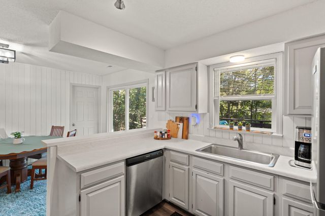 1804 N SOUTHEAST TRAILS, Columbia, MO 65202