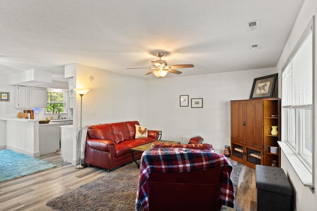 1804 N SOUTHEAST TRAILS, Columbia, MO 65202