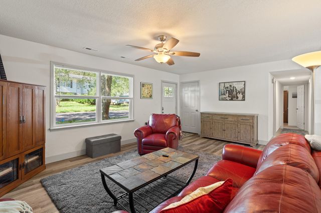 1804 N SOUTHEAST TRAILS, Columbia, MO 65202