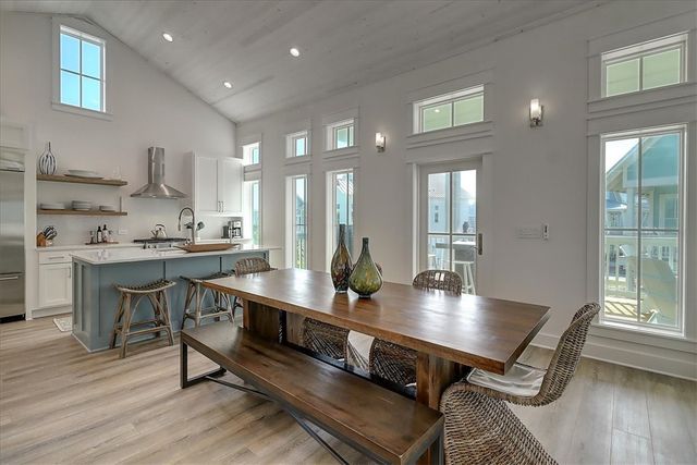 204 Round Road, Port Aransas, TX 78373