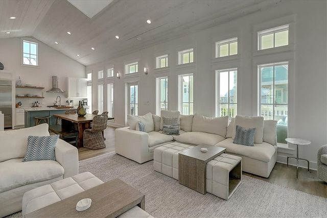 204 Round Road, Port Aransas, TX 78373