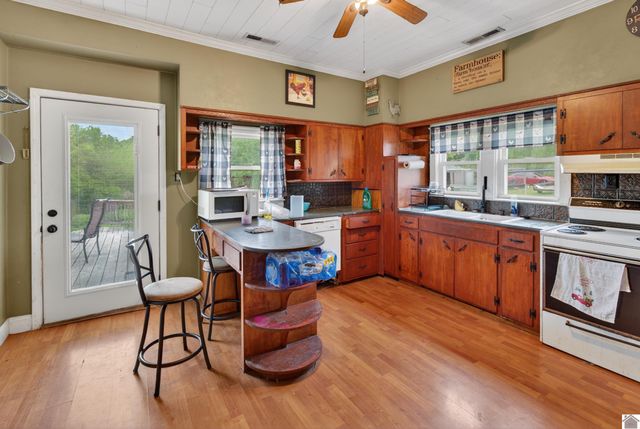 318 Brasher Rd, Kuttawa, KY 42055