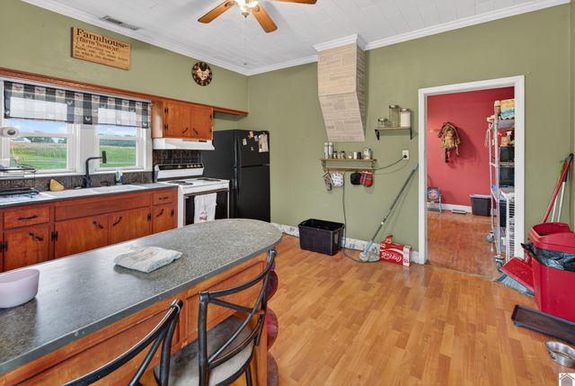 318 Brasher Rd, Kuttawa, KY 42055