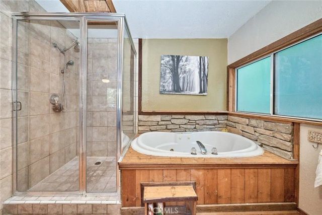 23891 Lakeview, Crestline, CA 92325