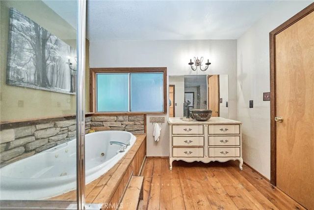 23891 Lakeview, Crestline, CA 92325