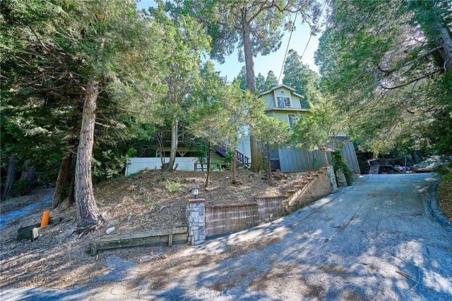 23891 Lakeview, Crestline, CA 92325