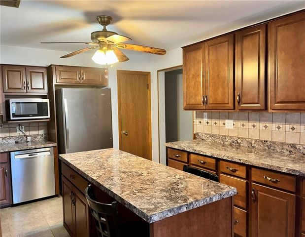 3911 Hickory Hill Rd, Murrysville, PA 15668