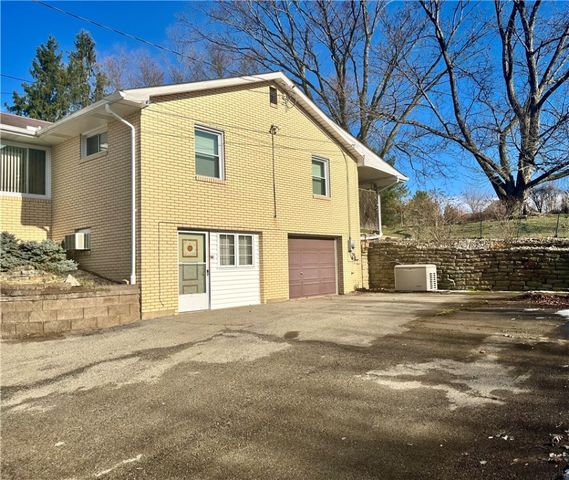 3911 Hickory Hill Rd, Murrysville, PA 15668