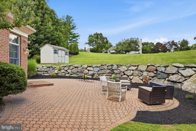 100 LINDA CIR, Downingtown, PA 19335
