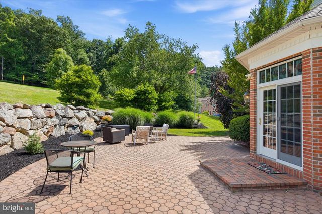 100 LINDA CIR, Downingtown, PA 19335