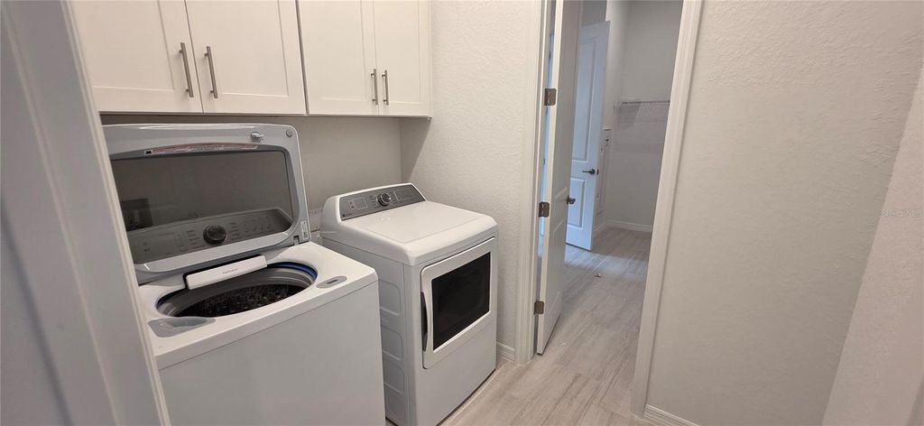 Image 10 of property listing at 19127 SCALLOP LOOP, Bradenton, FL 34211