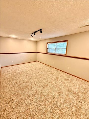 921 W 1ST Street, Maryville, MO 64468