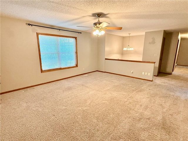 921 W 1ST Street, Maryville, MO 64468