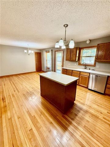 921 W 1ST Street, Maryville, MO 64468