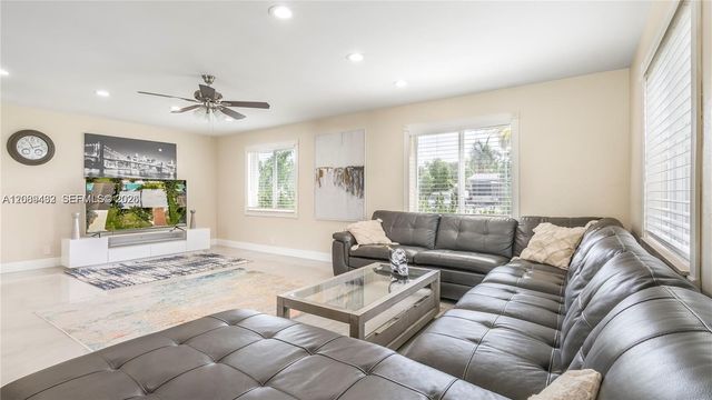 5211 NE 17th Avenue, Fort Lauderdale, FL 33334