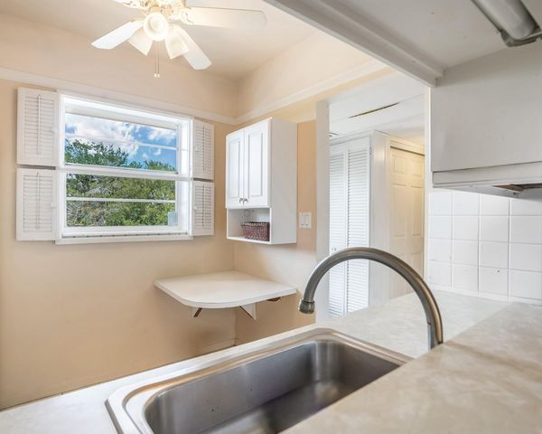 3400 NW 48th Ave 611, Lauderdale Lakes, FL 33319