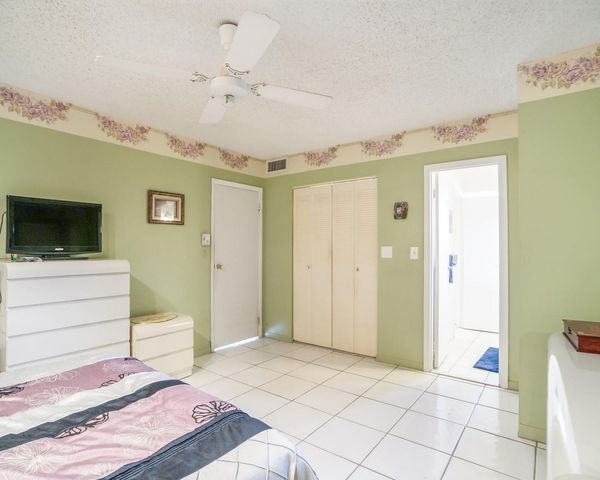 3400 NW 48th Ave 611, Lauderdale Lakes, FL 33319