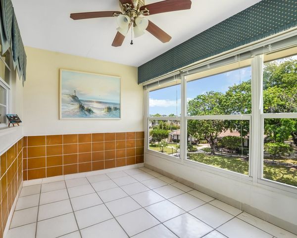 3400 NW 48th Ave 611, Lauderdale Lakes, FL 33319