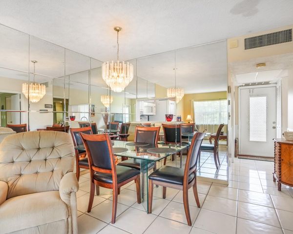 3400 NW 48th Ave 611, Lauderdale Lakes, FL 33319