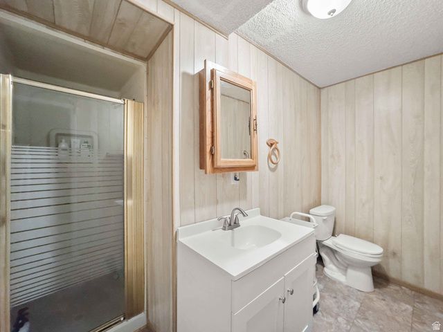 8732 S OAKWOOD PARK CR., Sandy, UT 84094