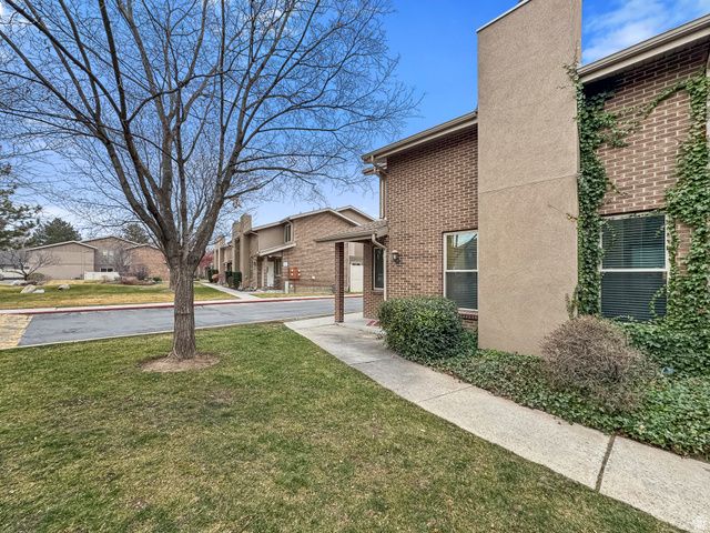 8732 S OAKWOOD PARK CR., Sandy, UT 84094