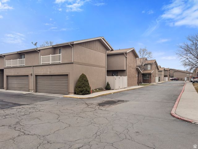8732 S OAKWOOD PARK CR., Sandy, UT 84094