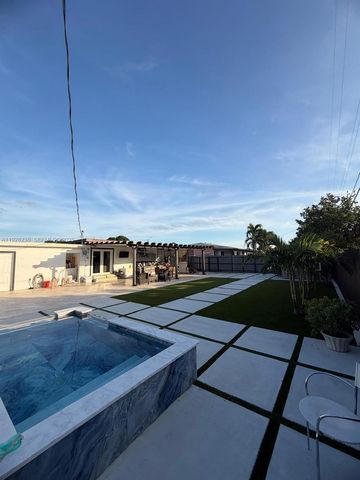 5168 E 8th Ln, Hialeah, FL 33013