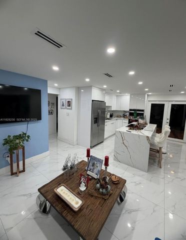 5168 E 8th Ln, Hialeah, FL 33013