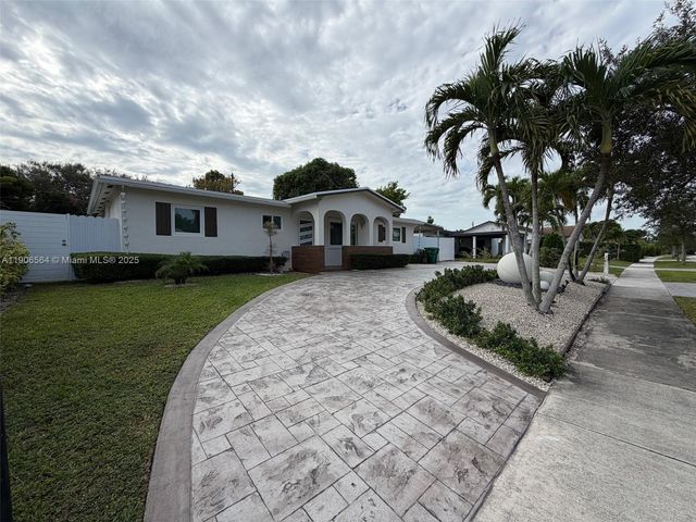 9920 Jamaica Dr, Cutler Bay, FL 33189