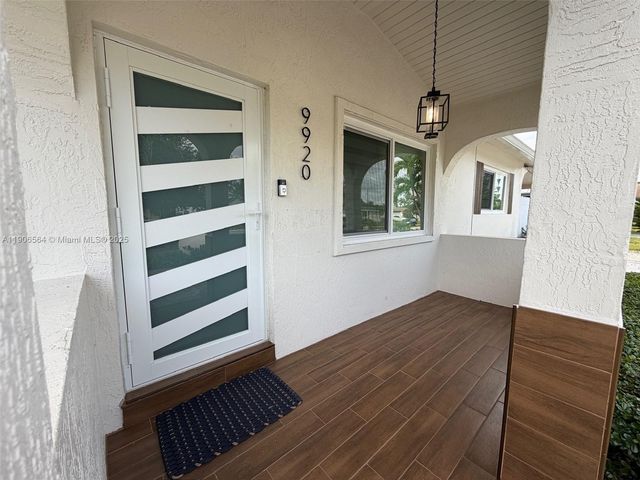 9920 Jamaica Dr, Cutler Bay, FL 33189