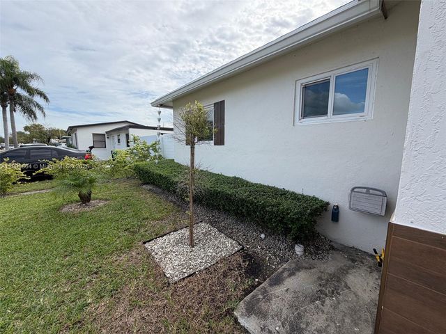 9920 Jamaica Dr, Cutler Bay, FL 33189