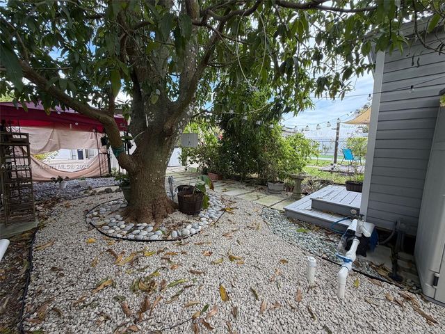 9920 Jamaica Dr, Cutler Bay, FL 33189