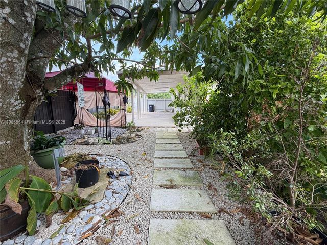 9920 Jamaica Dr, Cutler Bay, FL 33189