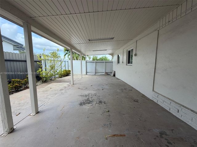 9920 Jamaica Dr, Cutler Bay, FL 33189