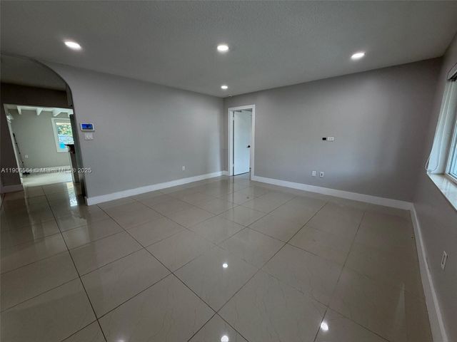 9920 Jamaica Dr, Cutler Bay, FL 33189