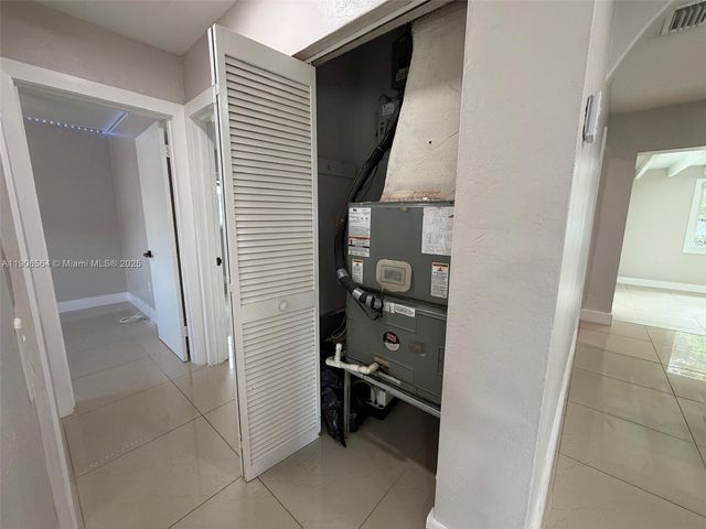 9920 Jamaica Dr, Cutler Bay, FL 33189