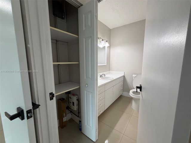 9920 Jamaica Dr, Cutler Bay, FL 33189