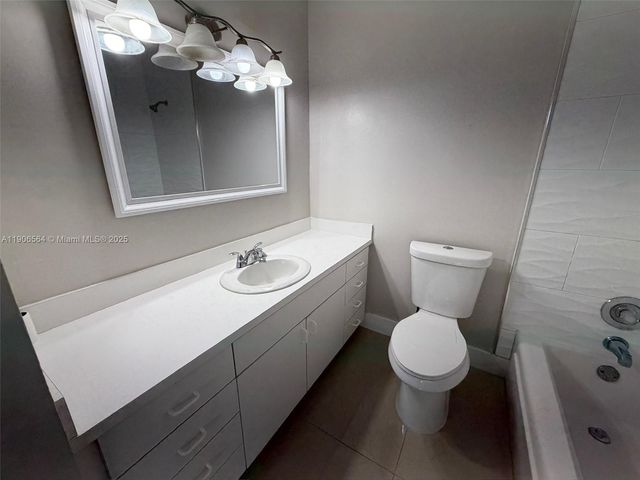 9920 Jamaica Dr, Cutler Bay, FL 33189