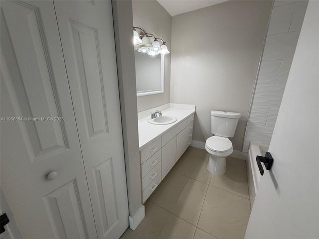 9920 Jamaica Dr, Cutler Bay, FL 33189