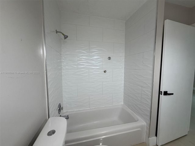 9920 Jamaica Dr, Cutler Bay, FL 33189