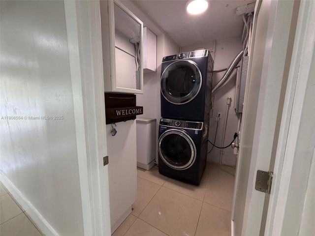 9920 Jamaica Dr, Cutler Bay, FL 33189