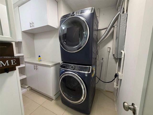 9920 Jamaica Dr, Cutler Bay, FL 33189