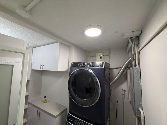 9920 Jamaica Dr, Cutler Bay, FL 33189