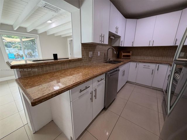 9920 Jamaica Dr, Cutler Bay, FL 33189