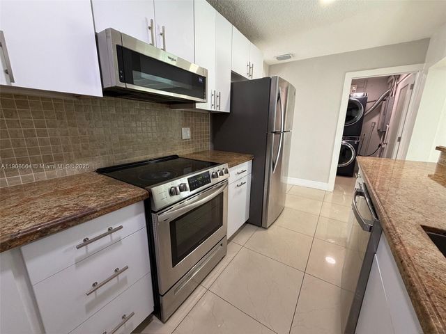 9920 Jamaica Dr, Cutler Bay, FL 33189