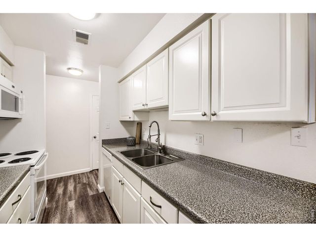 7755 E Quincy Ave D3-208, Denver, CO 80237